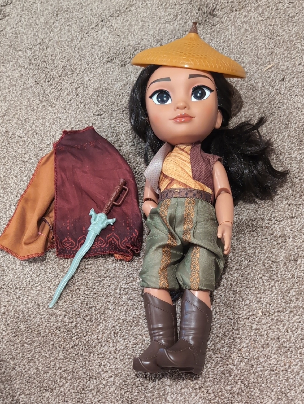 Disney Raya Doll with Brown Hair, Green Outfit & Gold Hat